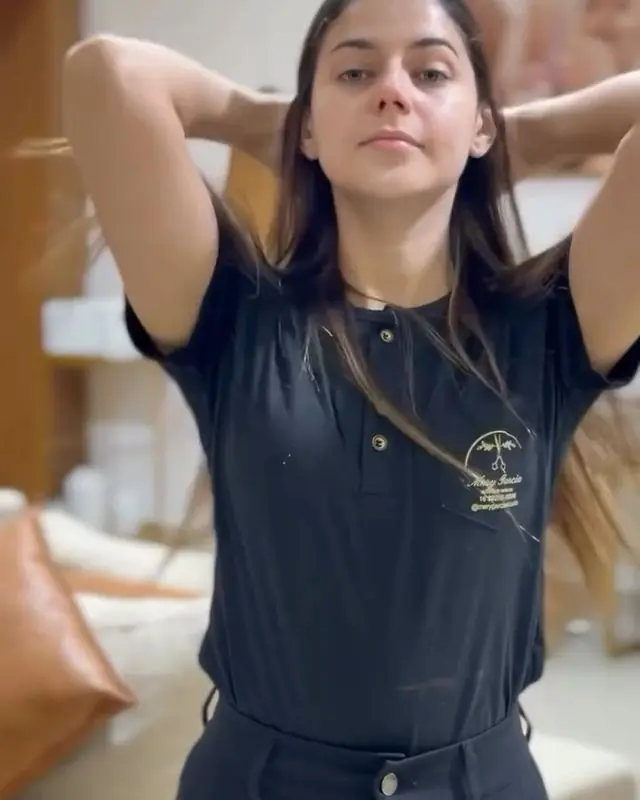 Antes: cabelo castanho escuro sem brilho