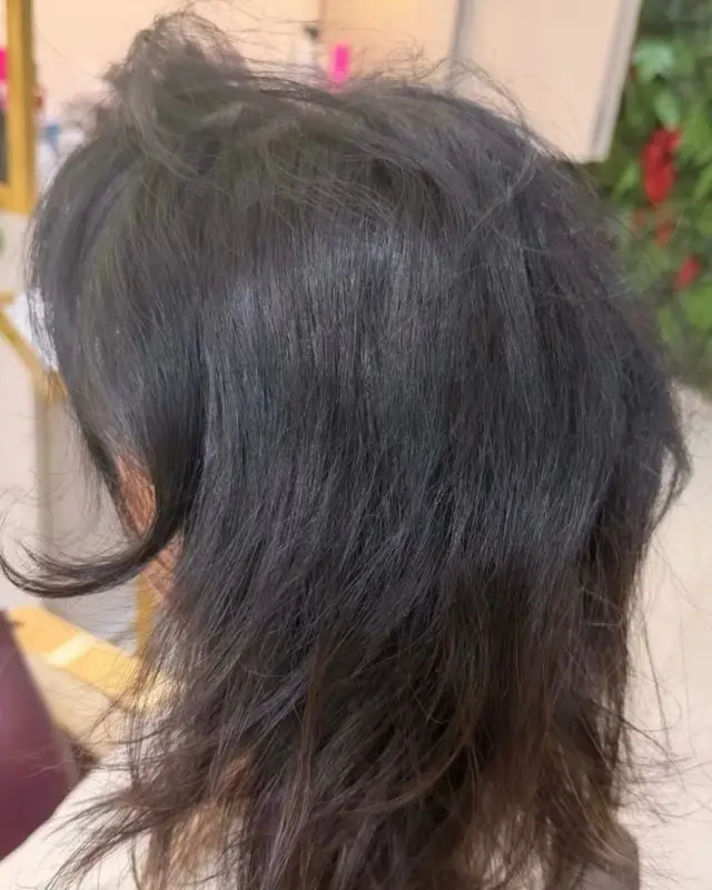 Antes: cabelo preto e ressecado